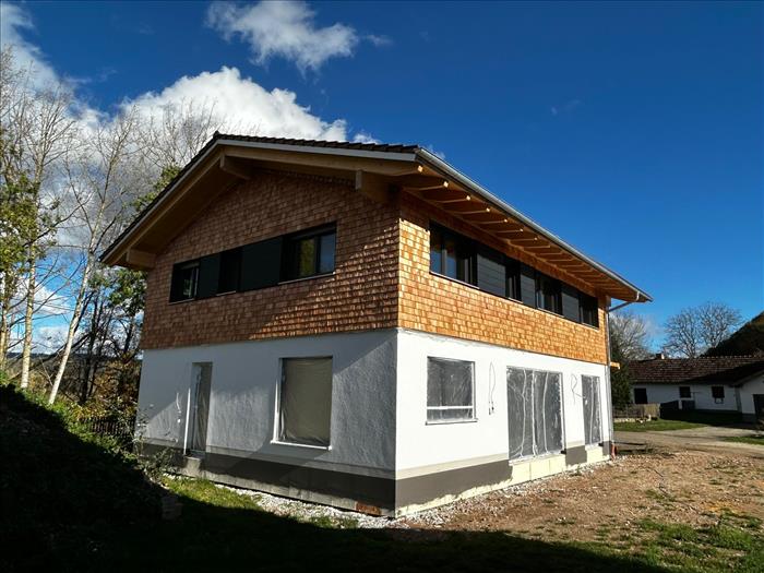 2023_Neubau Einfamilienhaus mit Blechverkleidung und Schindelfassade